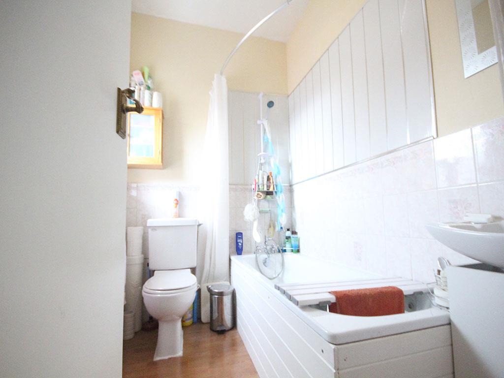 2 bedroom end terrace house SSTC in Earby - IMG_3308.jpg